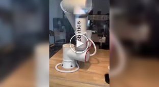In the US, a robot barista showed how to “work”