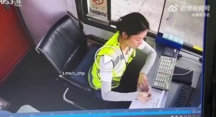 Незваный гость напугал девушку в Китае