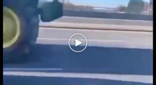 Трактор перевернулся, уходя от полицейской погони: видео
