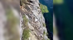 Calm quiet music, beautiful views and dangerous steps