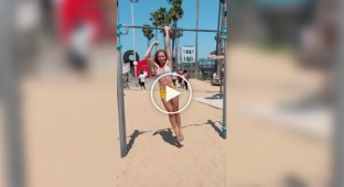 Две девушки впечатлили публику невероятной пластикой и выносливостью