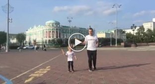 Красивый дуэт папы и дочки со скакалками в Екатеринбурге