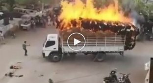 Огненный грузовик в Индии