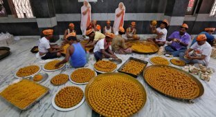 How laddu sweets quarreled Hindus across the country (5 photos)