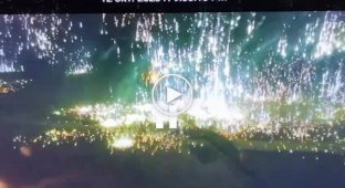 Вечером в Авдеевке Донецкой области. Преступная российская армия бомбит город зажигательными боеприпасами город