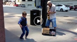 Looking at how this 6-year-old kid dances, I want to start dancing myself