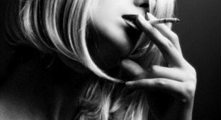 Курящие девушки (48 фото)