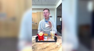 Глава McDonalds попытался съесть собственный бургер на камеру