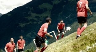 Alpine football: an extreme sport that is played exclusively on the slopes (3 photos + 1 video)