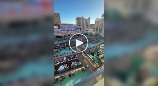 Стадіон з басейнами в США