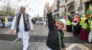 Тысячи мусульман приехали в Британию, чтобы призвать единоверцев к миру (15 фото)