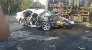 В Брянской области водитель BMW завалил мусоровоз (3 фото + 2 видео)