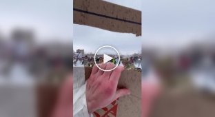 Сніговий переполох: люди вийшли на масову битву сніжками