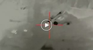 Український снайпер працює уночі. У бік Бахмута. Десь біля Клищіївки