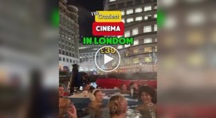 Плавающий кинотеатр в Лондоне