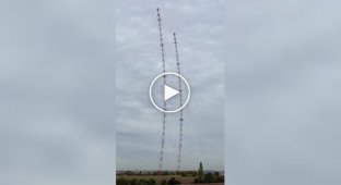 How 355-meter radio masts are taken down