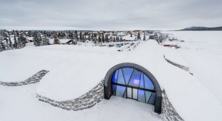 Первый в мире постоянно действующий ледяной отель (13 фото)