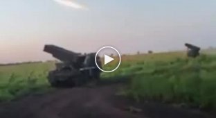 Ukrainian border guards showed the use of Czech MLRS "Vampire" at the front