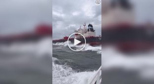 Морской десант в действии: Рискованный прыжок с борта судна