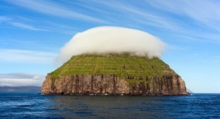 Остров с короной из облаков (22 фотографии)