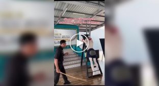 В Сингапуре будут пороть мошенников розгами ., Сингапур, мошенничество, наказание, порка