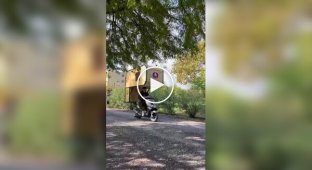 A mini-motorhome based on a scooter