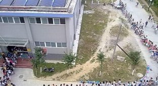 Китайские студенты идут в душ (6 фото)