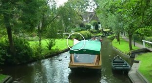 Очень симпатичная деревня в Нидерландах, по которой можно передвигаться лишь на лодках