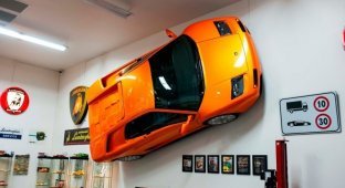 Придайте вашему дому уникальный стиль: на продажу выставили "настенный" Lamborghini Diablo (13 фото)