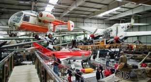 Авиация в ангарах в Музее техники в Зинсхайме (40 фото)