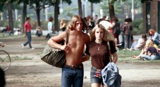 В 70-х годах девушки в США особо любили коротенькие шорты и маечки (21 фото)