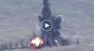 Украинский истребитель МиГ-29 сбрасывает 2 авиабомбы Hammer на позиции вражеских операторов дронов в Донецкой области