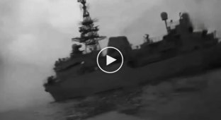 Нарізка застосування бійцями ГУР України надводних дронів-камікадзе у Чорному морі