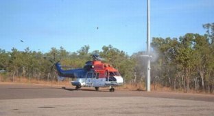 Глупейшее крушение вертолета (5 фото)