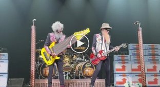 The bassist of the group ZZ Top plays an unusual guitar