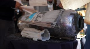 Not Touched for About 120 Years: Woman Finds Ancient "Time Capsule" in River (1 photo + 1 video)