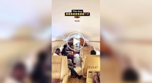 Пілот розіграв весь літак