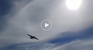 На авіашоу в США винищувач протаранив бомбардувальник