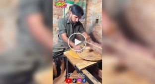 Майстер із Пакистану вручну виготовив незвичайний складний столик для фруктів