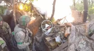 На склонах Бахмута украинские военные попали под обстрел зажигательными боеприпасами. Похоже на фосфор