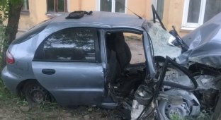 Пьяный тамбовский водитель врезался в дом (2 фото + 1 видео)