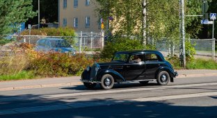 Старые автомобили на улицах финских городов (26 фото)