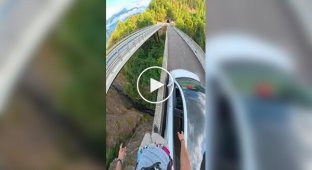 Політ над ущелиною