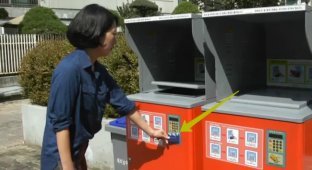 In South Korea, a trash can charges you for every bag (7 photos)