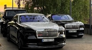 Rolls-Royce під час війни: в Україні зареєстрували 33 електричні Spectre (4 фото)