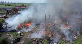 «Выжгло цыганский поселок»: репортаж с места крупного пожара (5 фото + 2 видео)