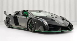 The second of nine Lamborghini Veneno roadsters sells for "only" $ 9.5 million (17 photos)