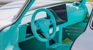 Tesla converted into the body of the legendary Mercedes-Benz 300SL (4 photos)