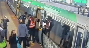 Пример солидарности в Австралийском метро