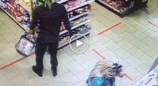 В Подмосковье парень ходил по супермаркетам и фотографировал у женщин под юбками